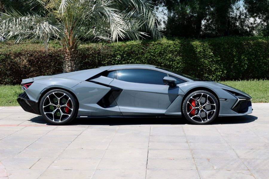 Lamborghini Revuelto 2025