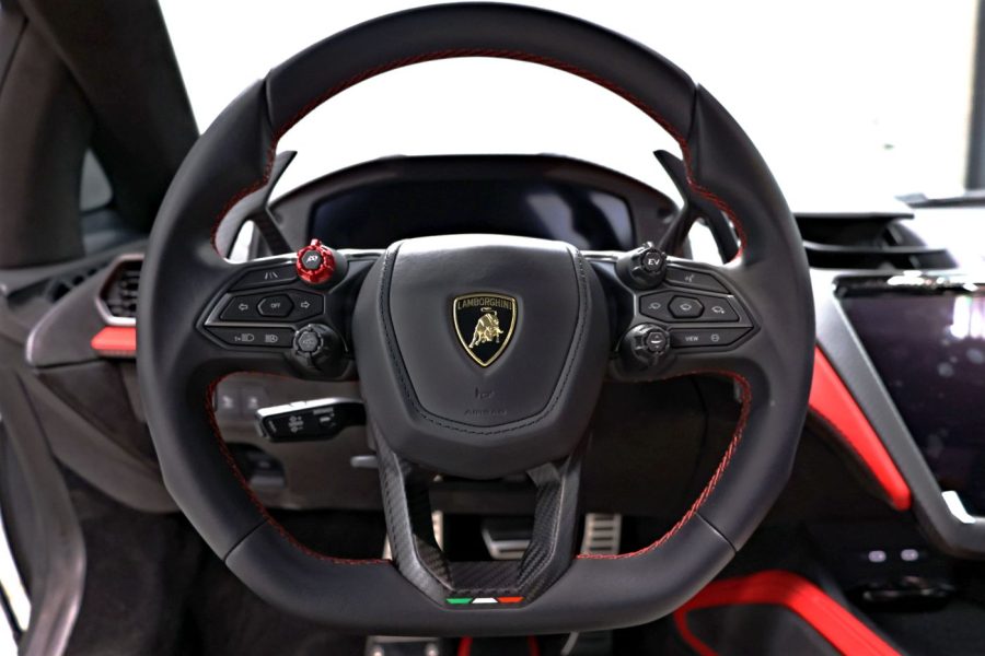 Lamborghini Revuelto 2025
