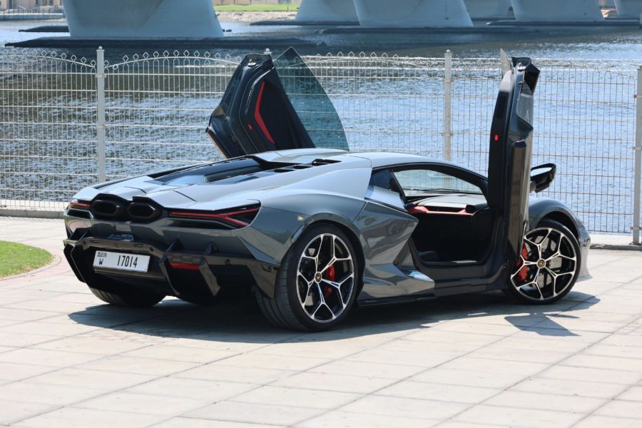Lamborghini Revuelto 2025