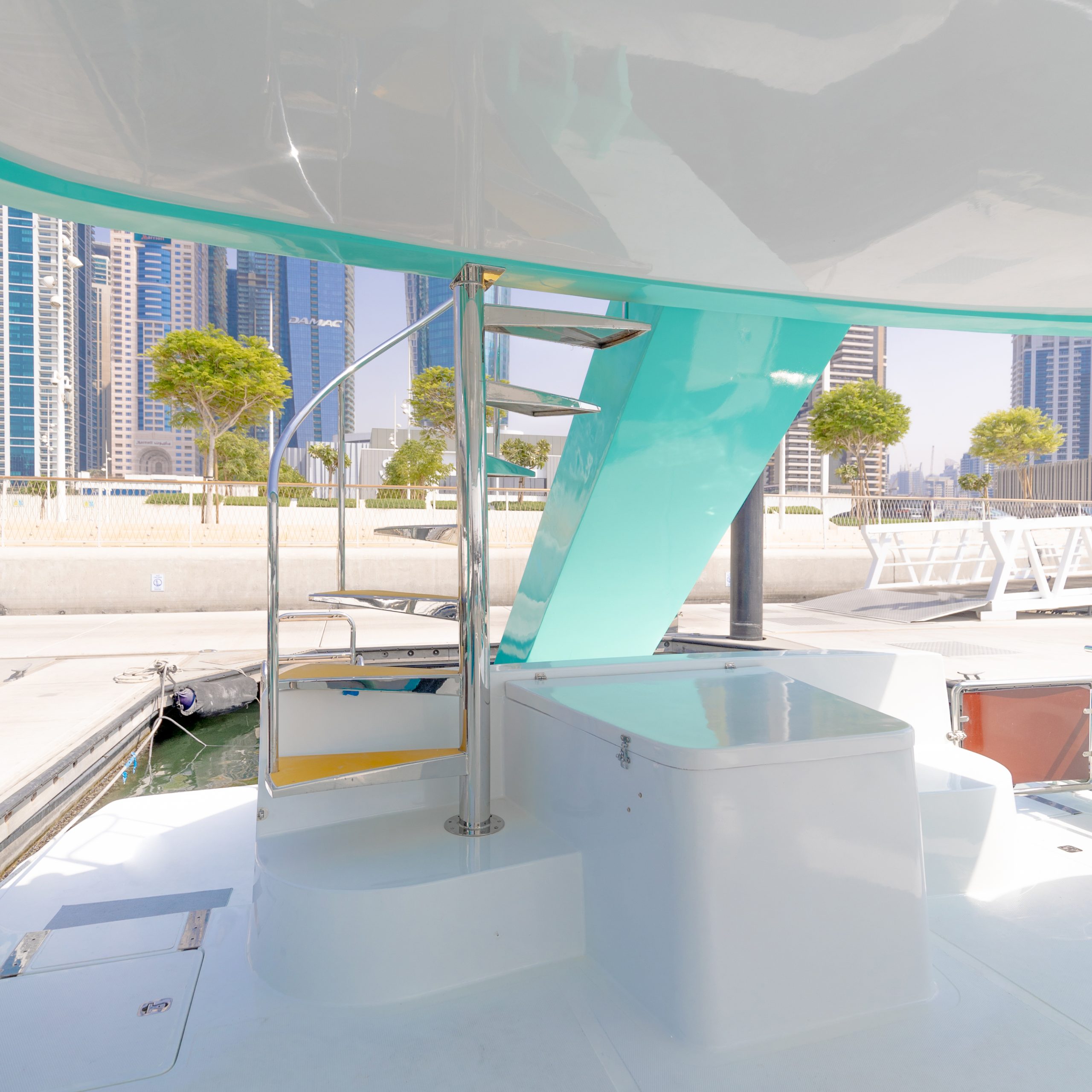 40ft Yacht, Drift