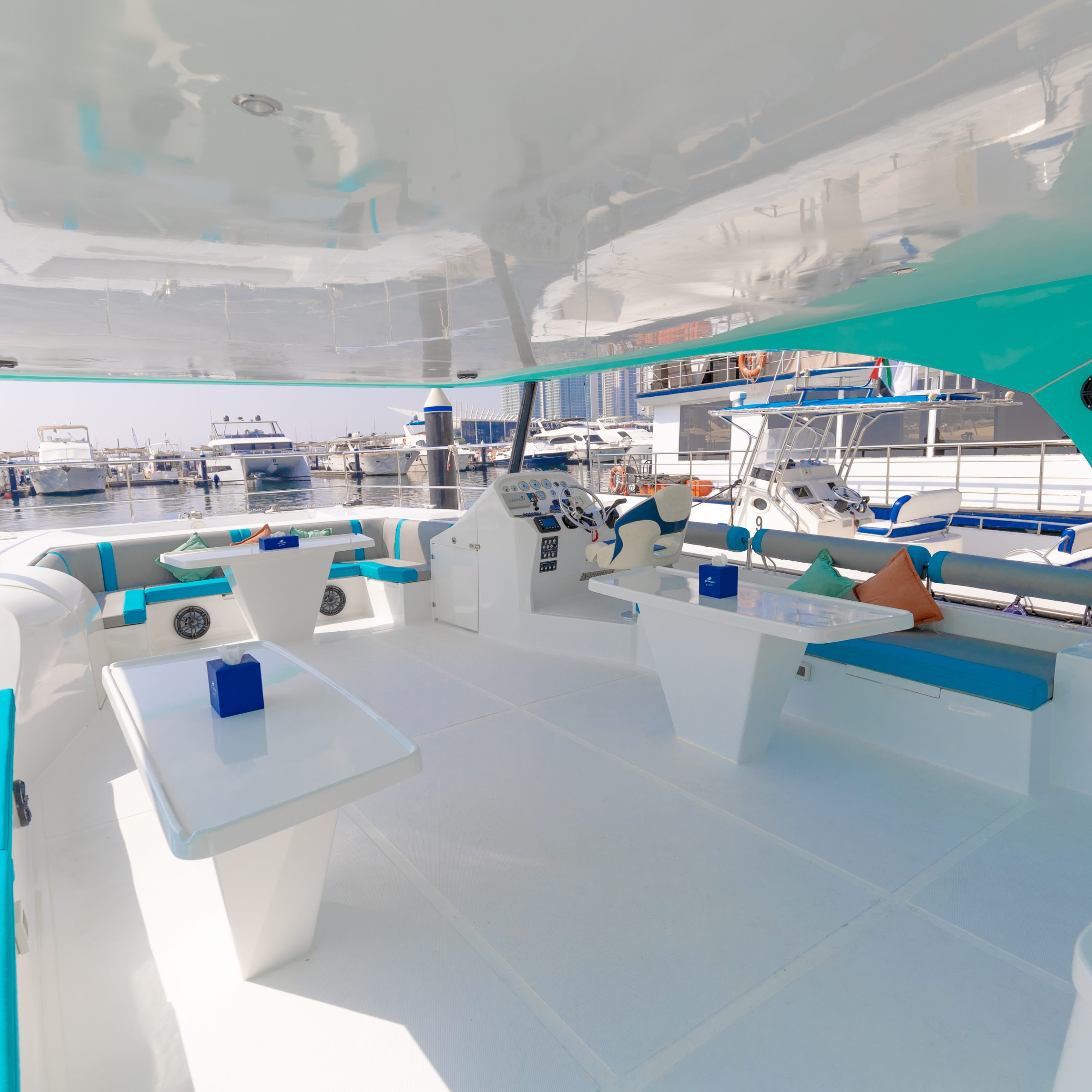 40ft Yacht, Drift
