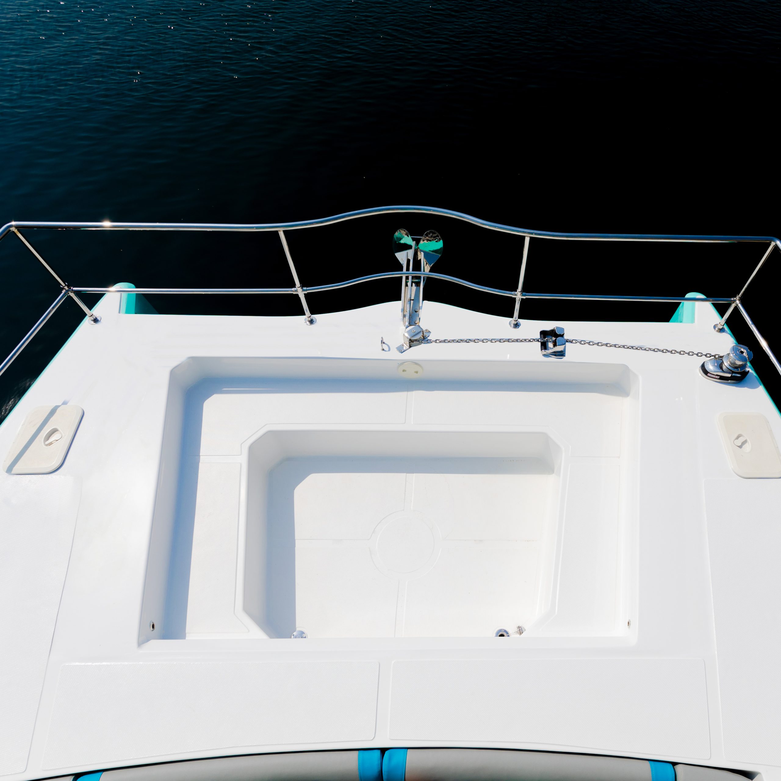 40ft Yacht, Drift