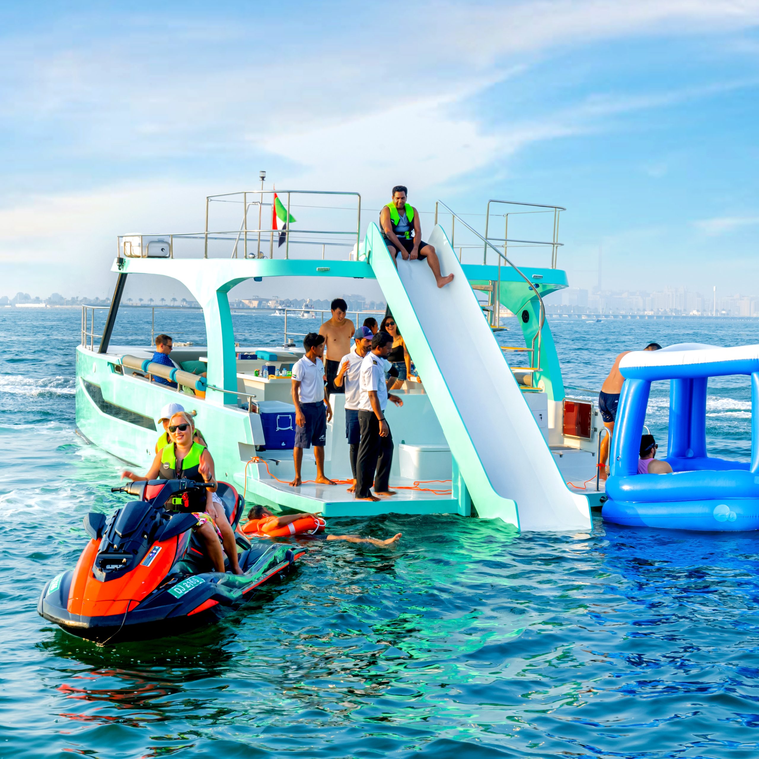 40ft Yacht, Drift