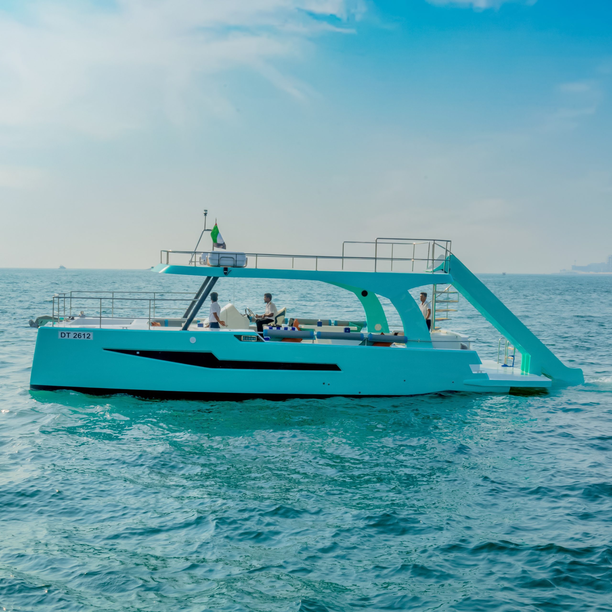 40ft Yacht, Drift
