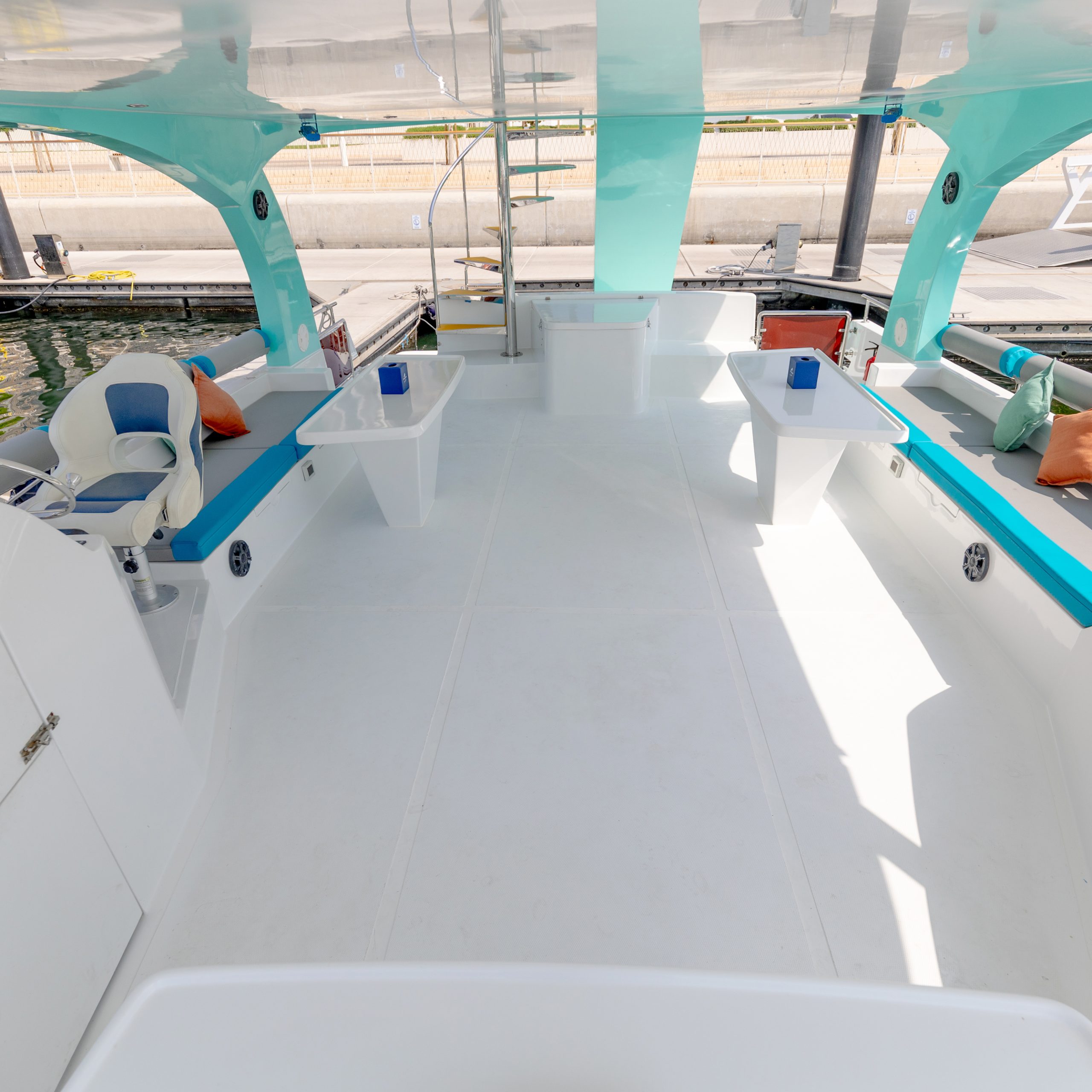 40ft Yacht, Drift