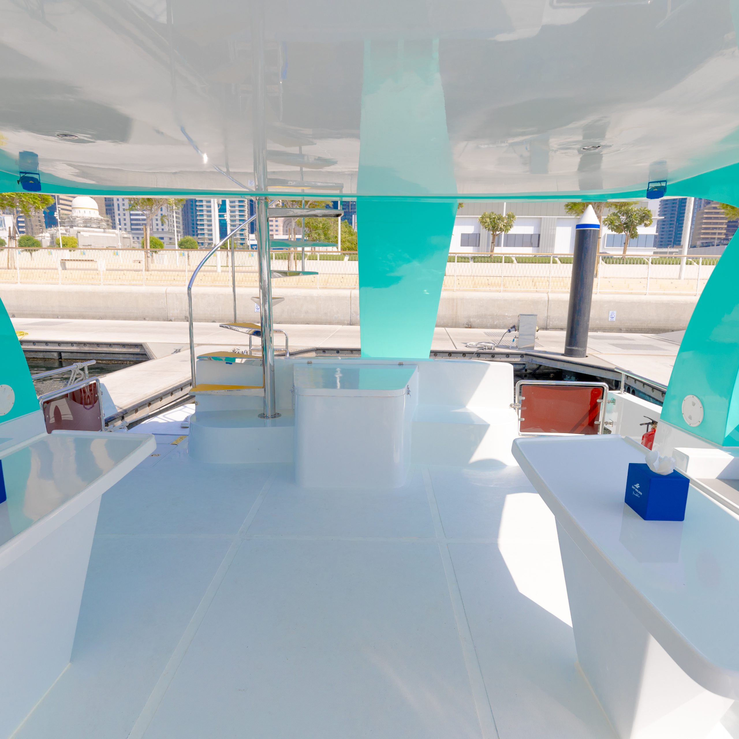 40ft Yacht, Drift