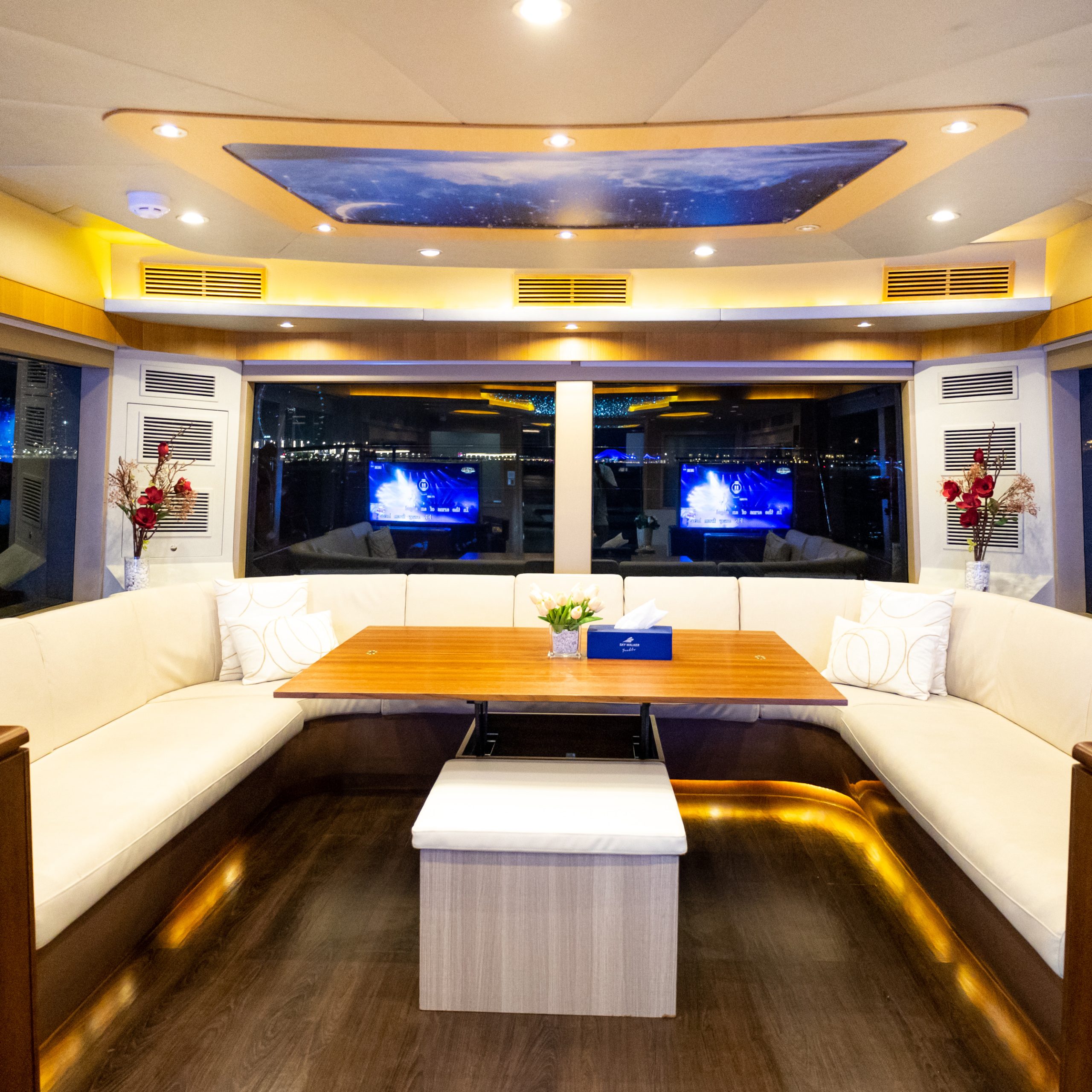 60ft Yacht, Pavilion