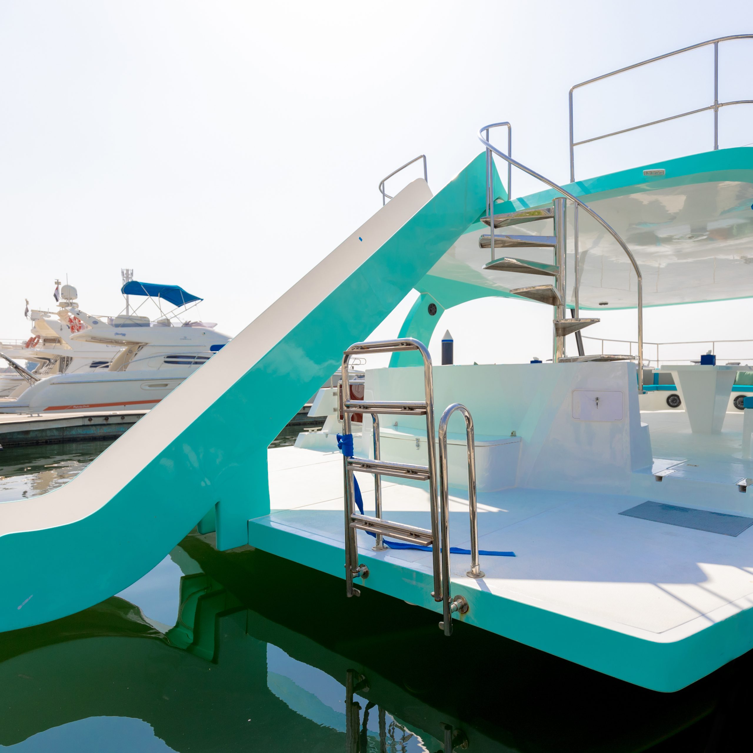40ft Yacht, Drift
