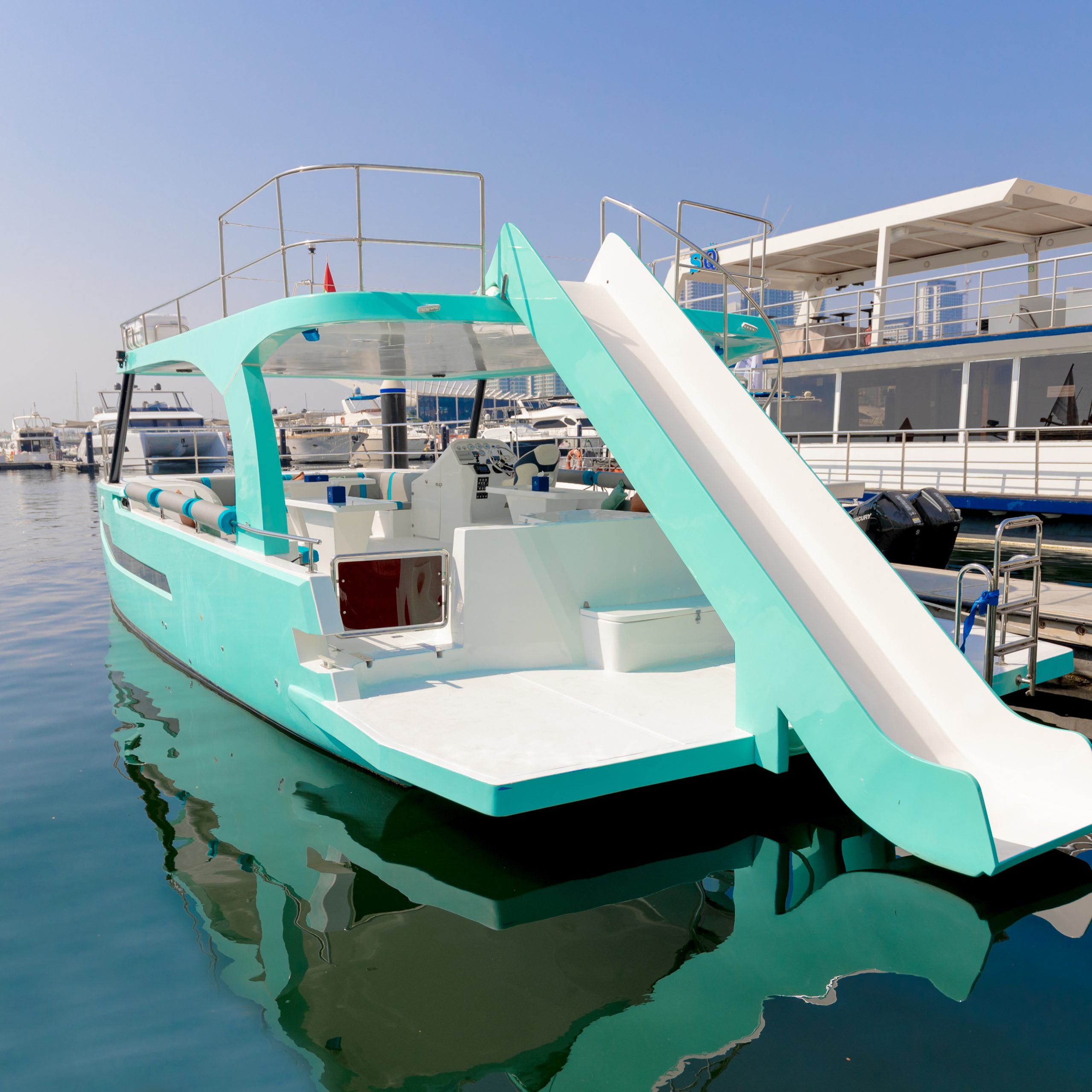 40ft Yacht, Drift