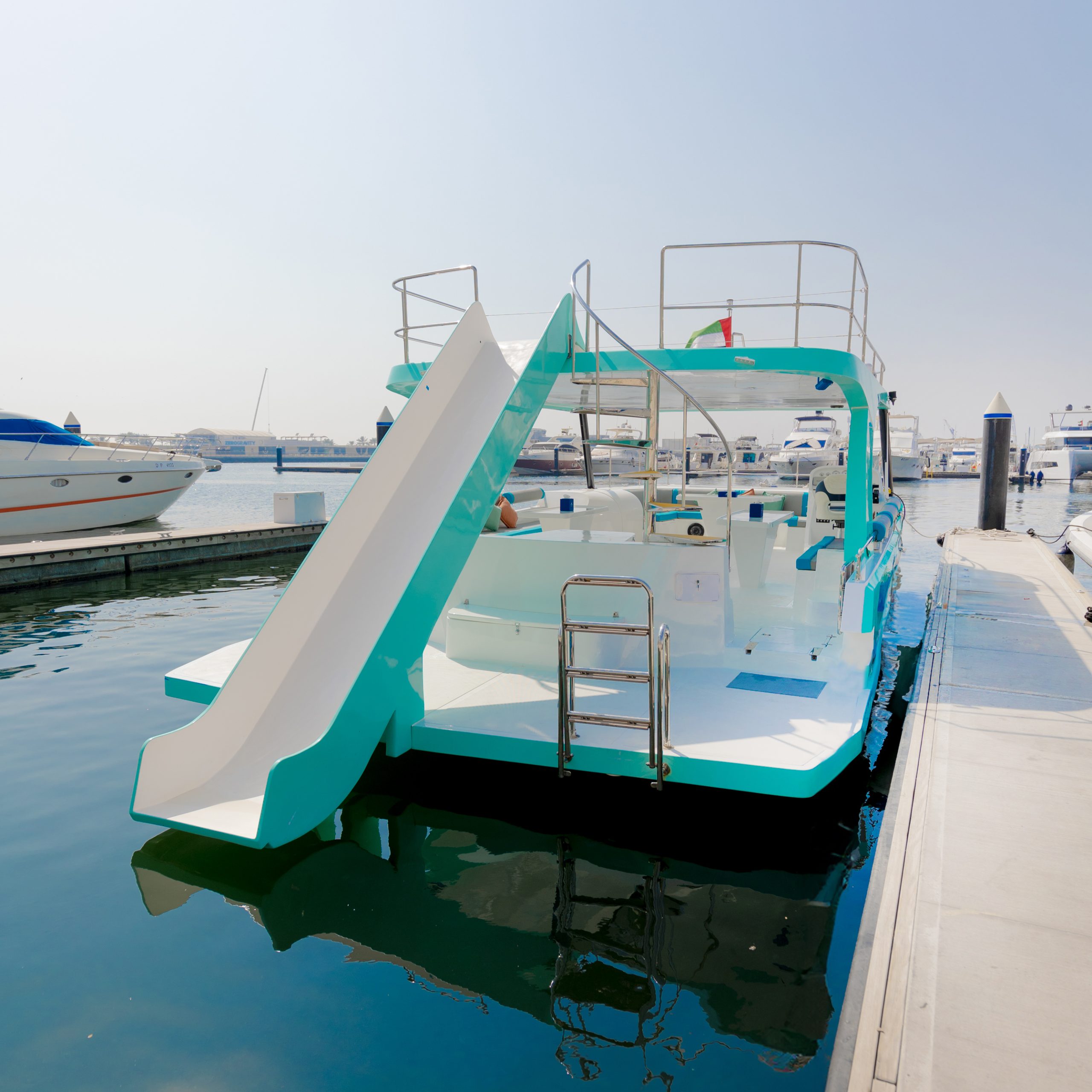 40ft Yacht, Drift