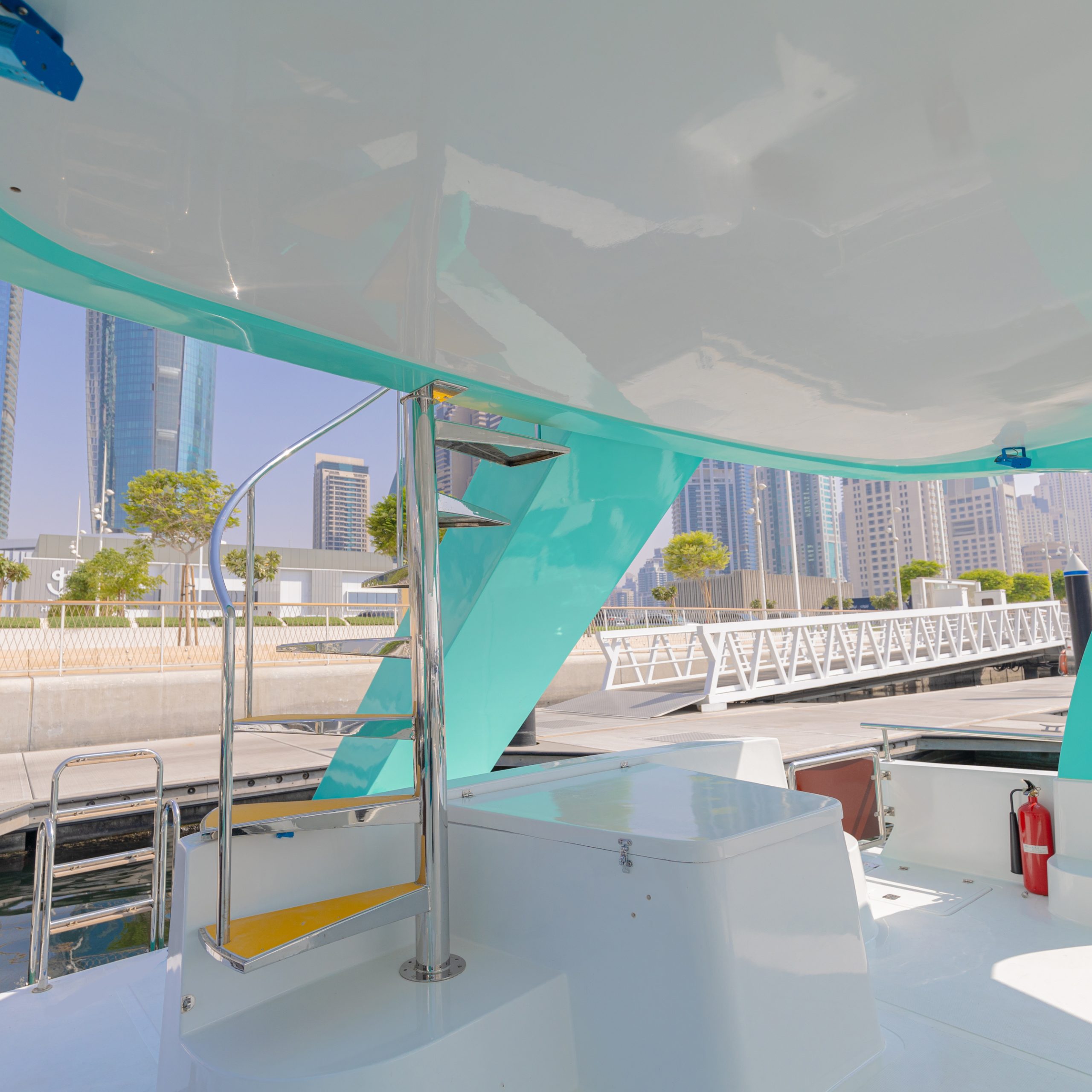 40ft Yacht, Drift