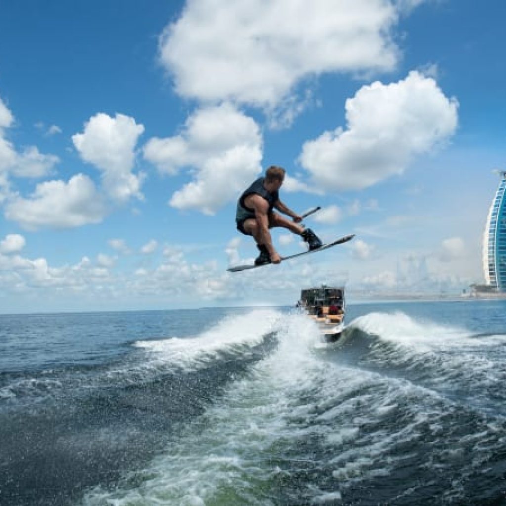Wake Boarding Dubai 15min