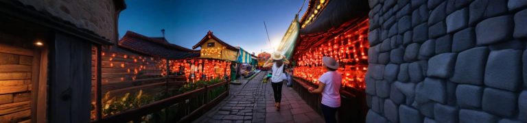 Maeklong Railway Market and Damnoen Saduak Floating Market Day Tour