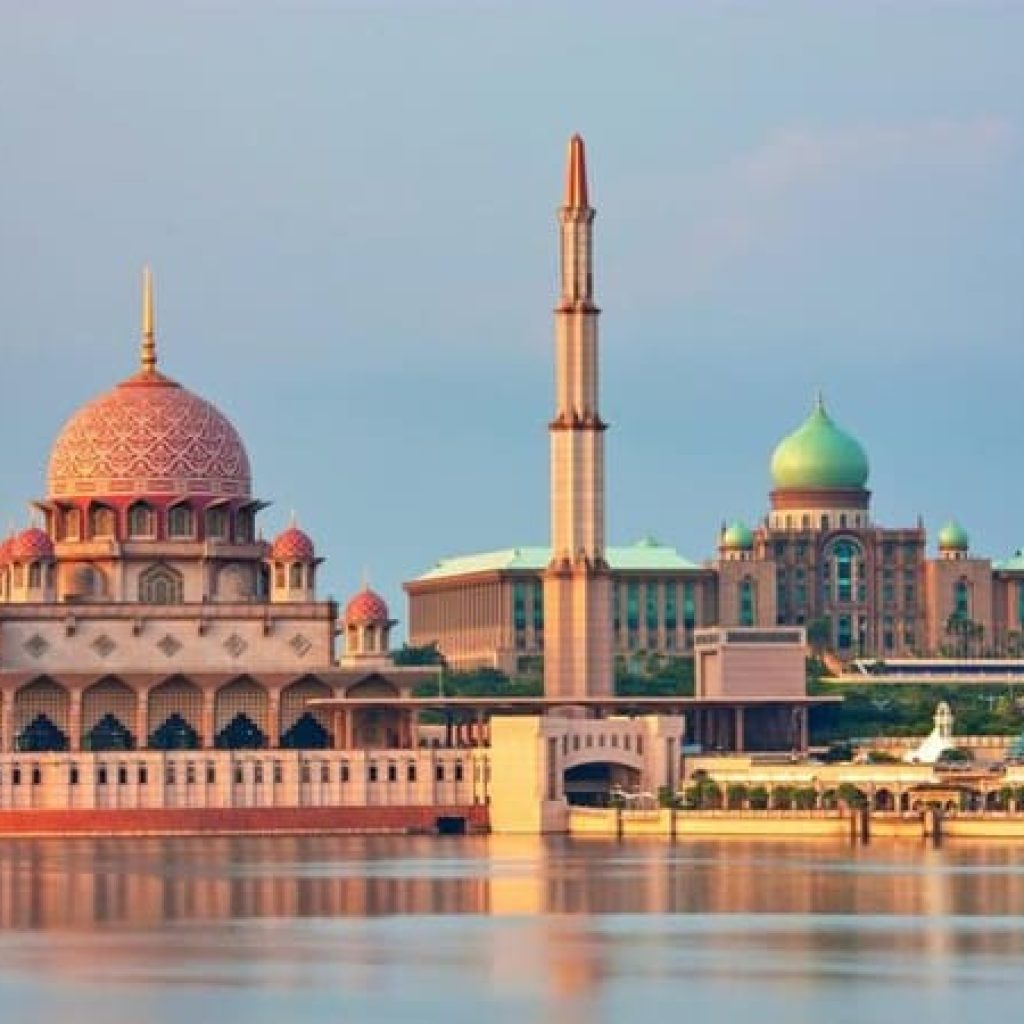 Combo tour of Kuala Lumpur City with Batu Caves alongwith Putrajaya and Fireflies Trip