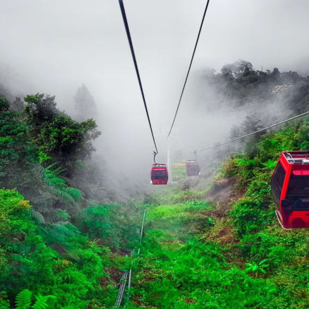 Genting Highlands Tour with Awana Cable Car and Batu Caves Visit